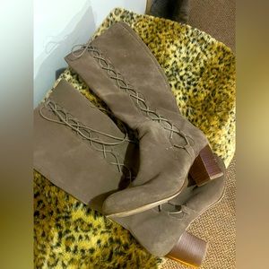 Size 10 knee high suede boots